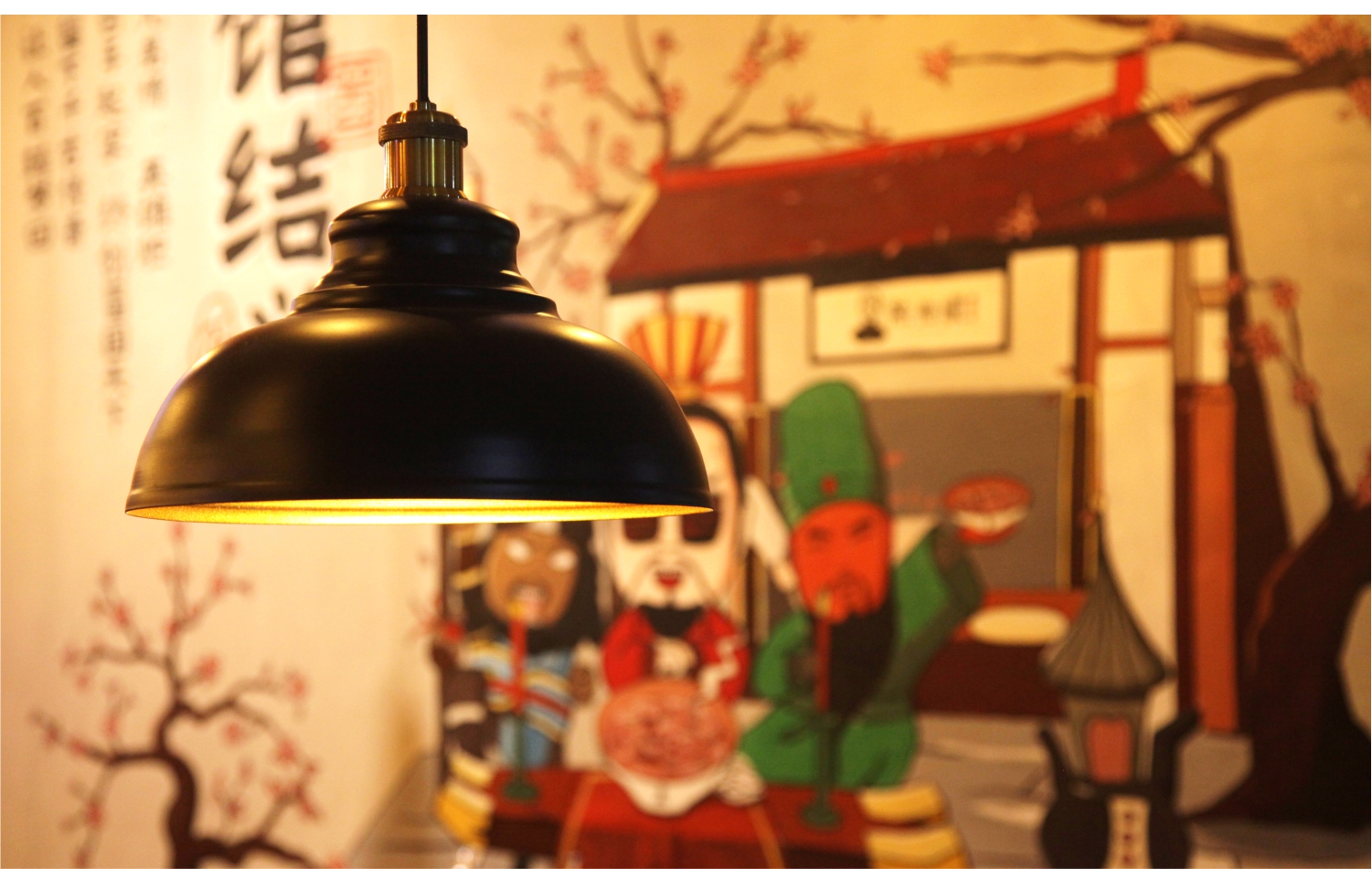 阳江在餐饮空间设计中，灯光设计起到什么作用呢？