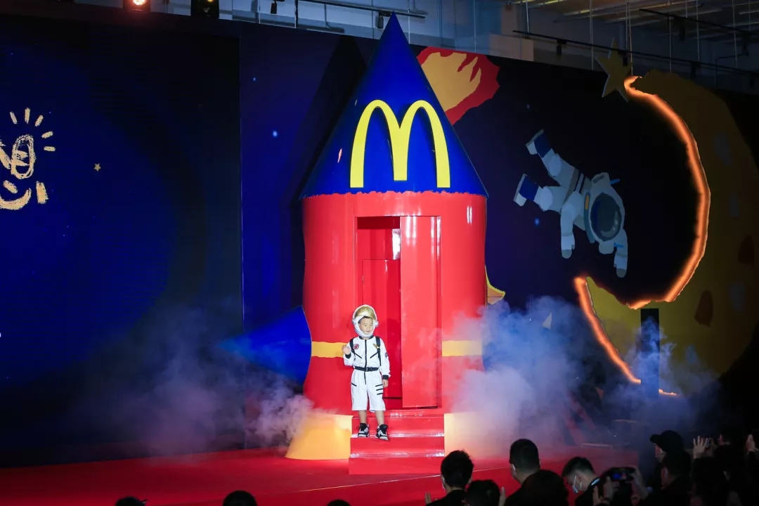 阳江麦当劳中国为孩子“点亮梦想”，带你上天！